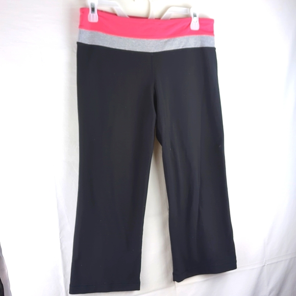 lululemon athletica Pants - Lululemon Capri leggings